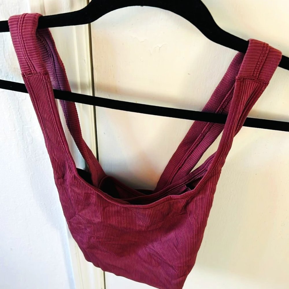 Athleta Ultimate Ease size large Sports bra Maroon
